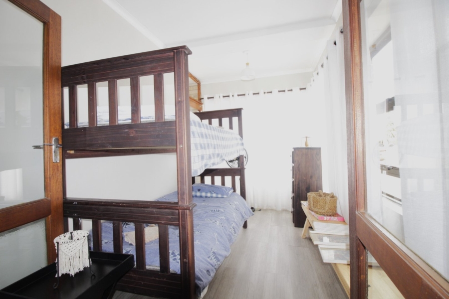 6 Bedroom Property for Sale in Paradise Beach Eastern Cape